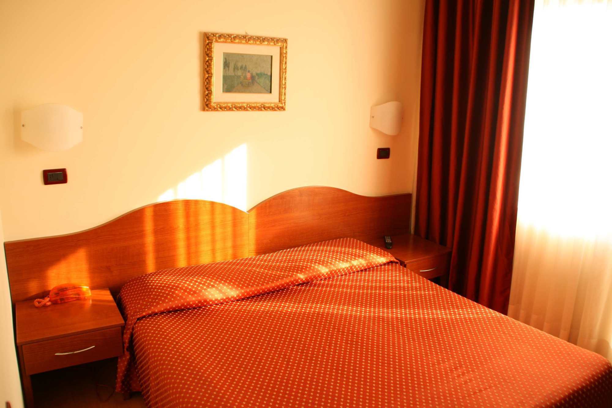 Hotel Centrale Местре Екстер'єр фото
